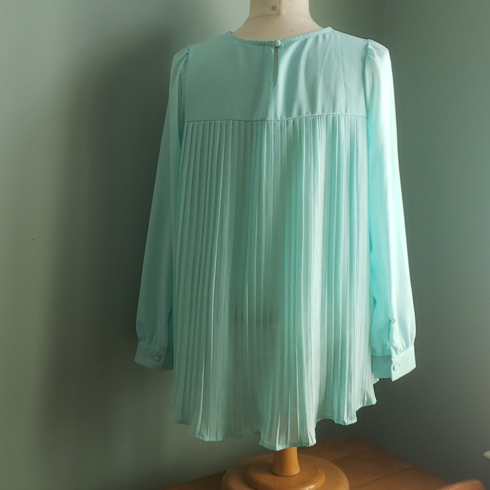 Cute blouse